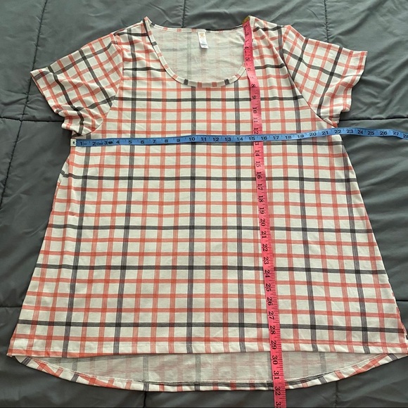 LulaRoe Classic Tee- Womens 3XL - Picture 3 of 6